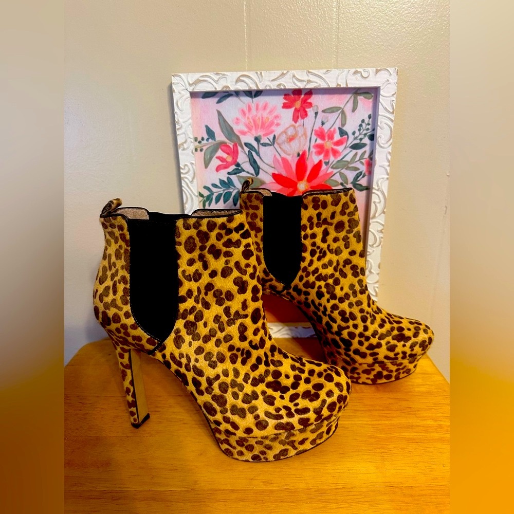 Leopard boots, heels Sz 9B US Vince Camuto Baileys animal print stiletto’s